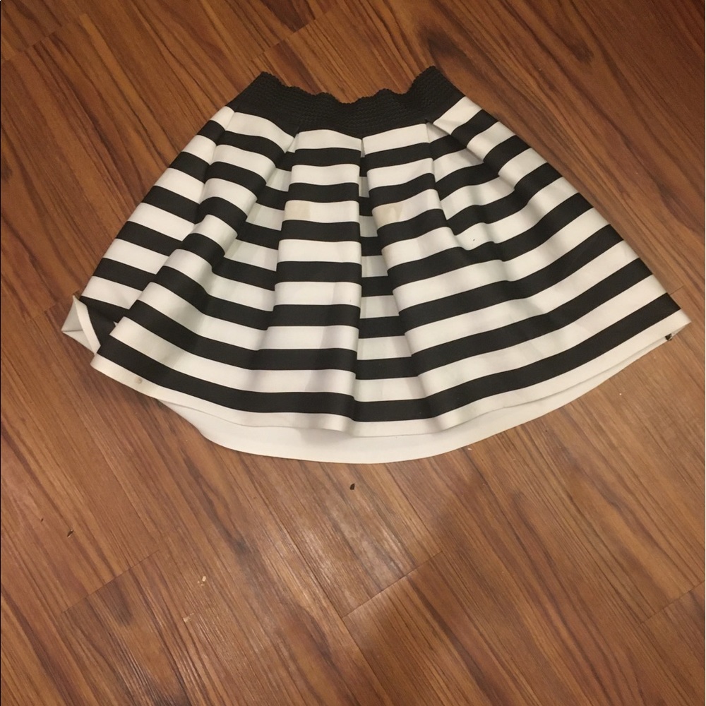 Soprano black and white skirt